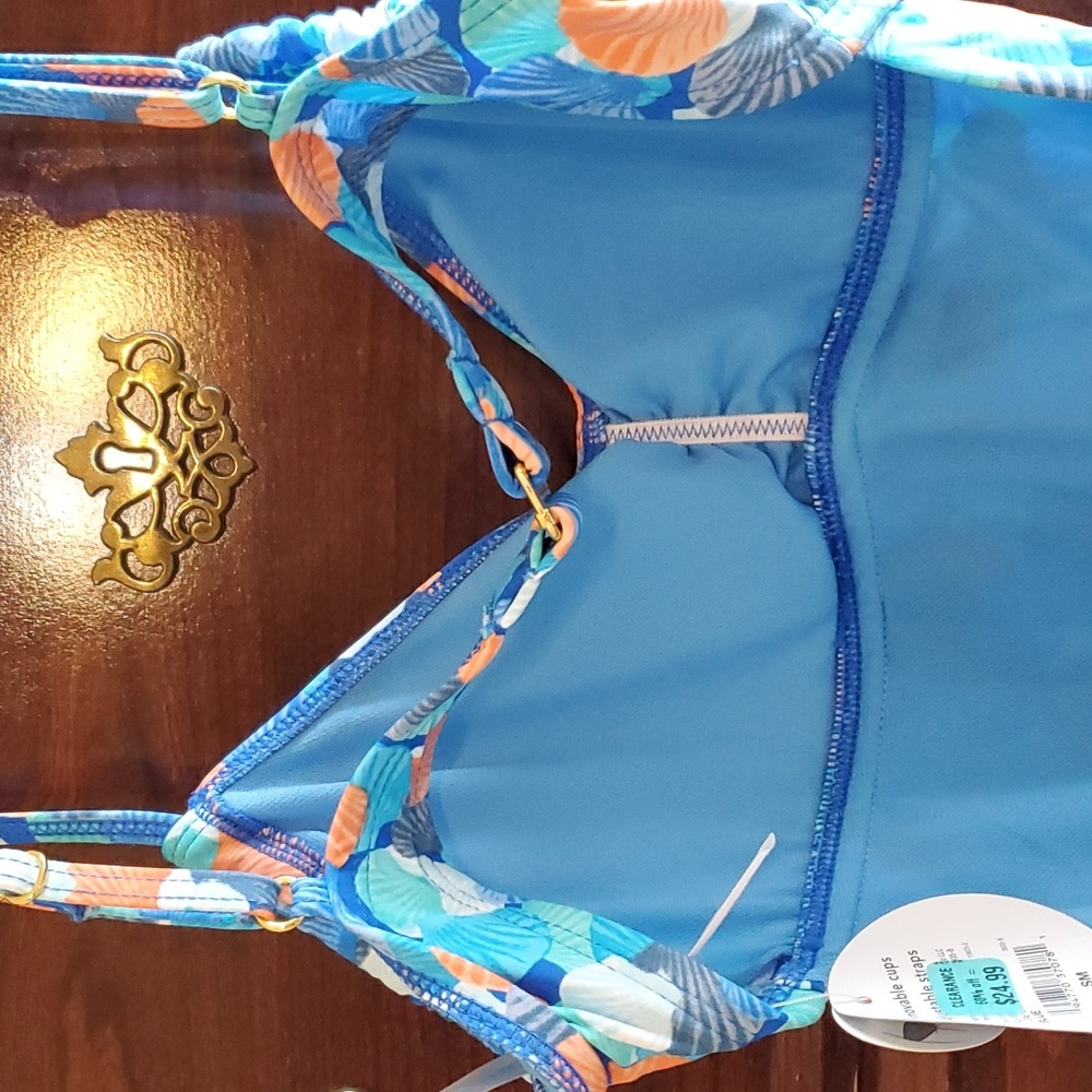 NWT clam shell design swim suit - Picture 6 of 7